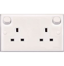 E25CE 13A 3 Pin Flat Duplex Switched Socket (Clean Earth)